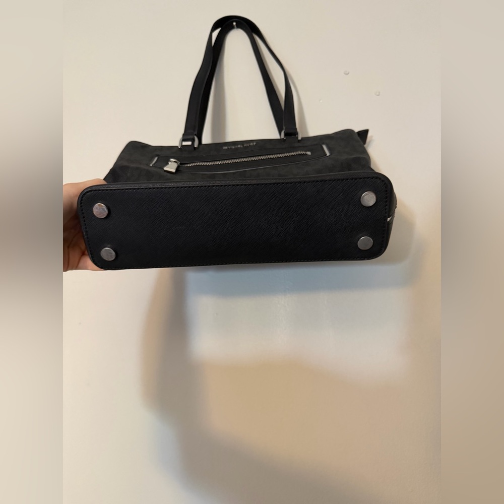 Michael Kors purse - Picture 2 of 5
